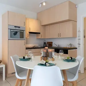 'blue Sea' - Studio In With Private Parking , Oostende België