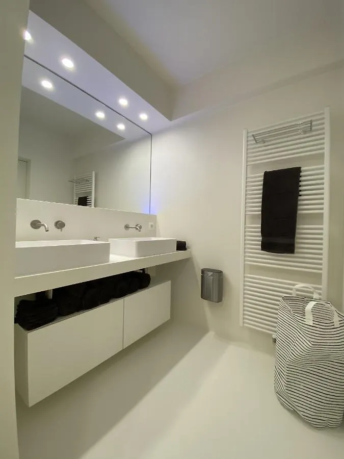 OSKAR luxe appartement op zeedijk met zeezicht Oostende 0*,