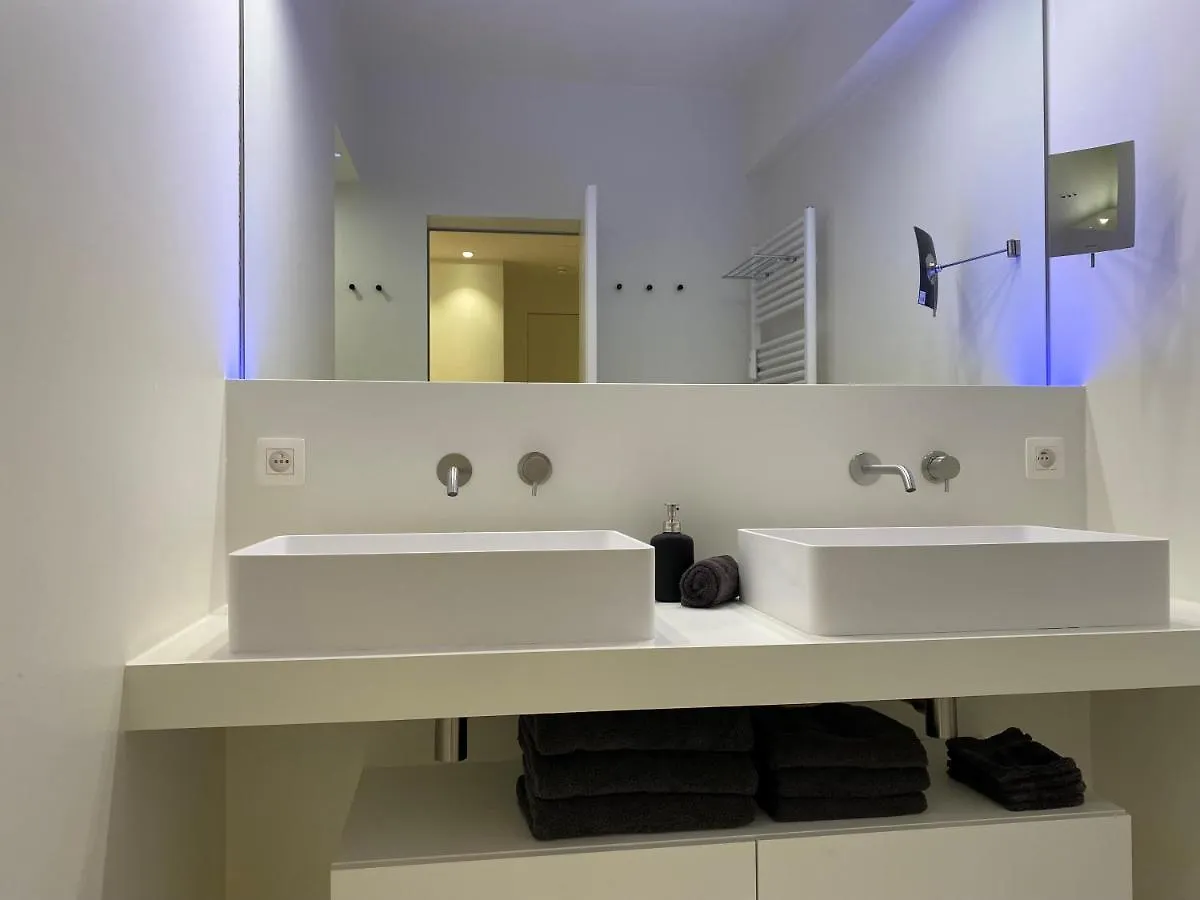OSKAR luxe appartement op zeedijk met zeezicht Oostende