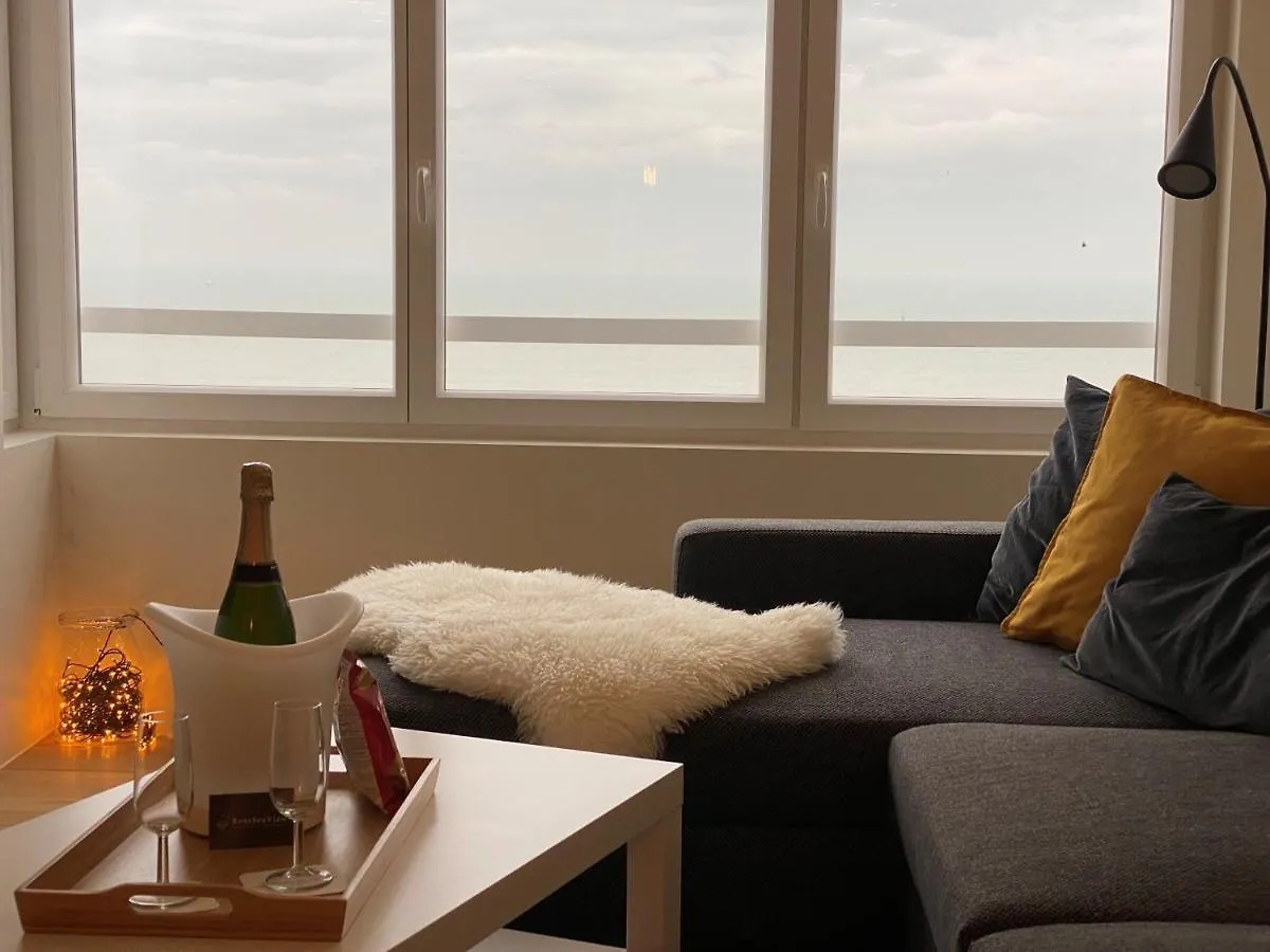 OSKAR luxe appartement op zeedijk met zeezicht Oostende